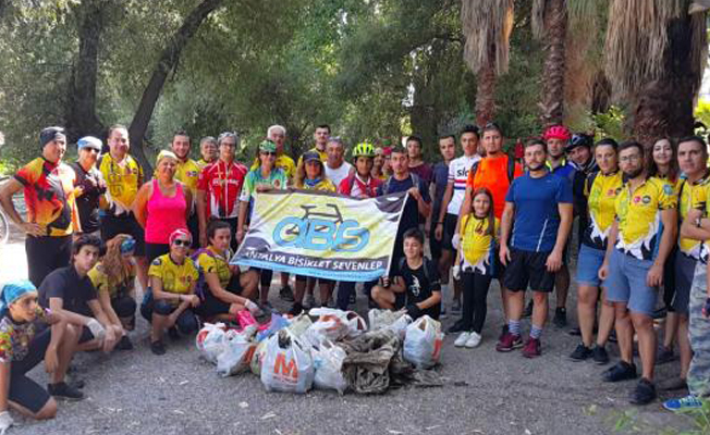 40 km pedal çevirip çöp topladılar