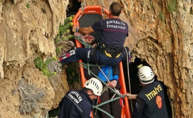 Manzara keyfi için çıktığı falezlerden düştü