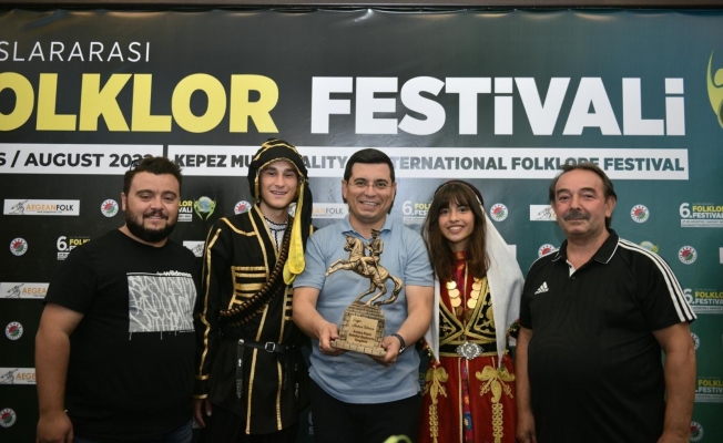  Tütüncü, Dünya’nın folklor renklerini ağırladı