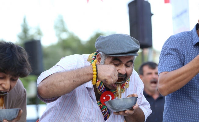 1,5 kilo balı 33 saniyede yedi!