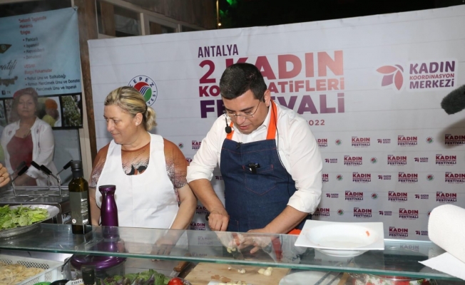 Tütüncü, Kadın Kooperatifleri Festivali’nde yemek pişirdi