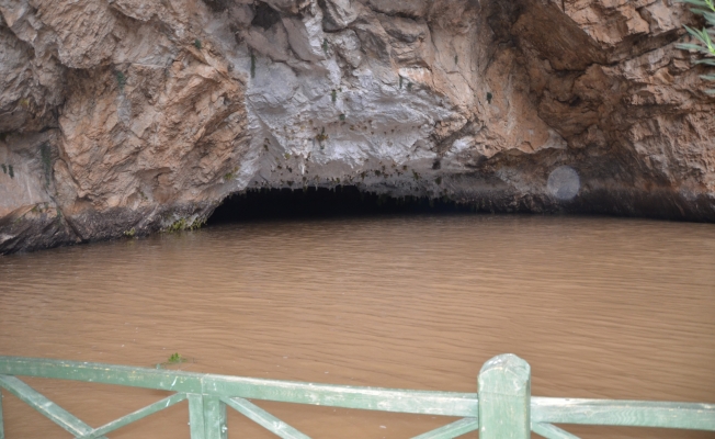 Antalya'da yağışlar sonrası Altınbeşik Mağarası'nda su seviyesi yükseldi