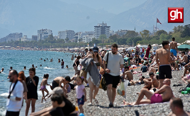 Antalya'da İstanbul'u aratmayan tatil yoğunluğu