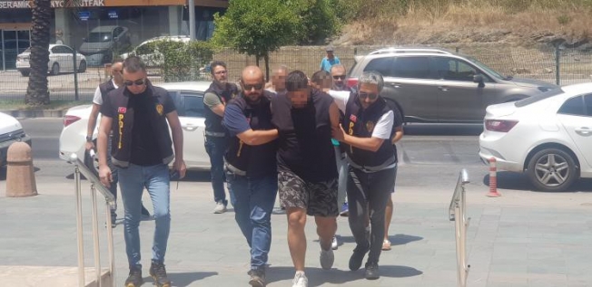 Antalya'da bıçaklı kavganın şüphelileri adliyeye sevk edildi