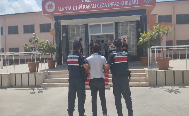 Alanya'da 25 yıl kesinleşmiş hapis cezasıyla aranan şahıs yakalandı