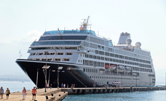 Alanya’ya turistler denizden geldi