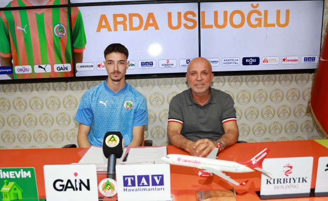 Alanyaspor, genç santrforu renklerine bağladı