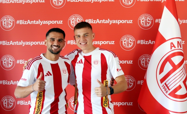  Antalyaspor'da Petrusenko ve Abdurrahim için imza töreni düzenlendi