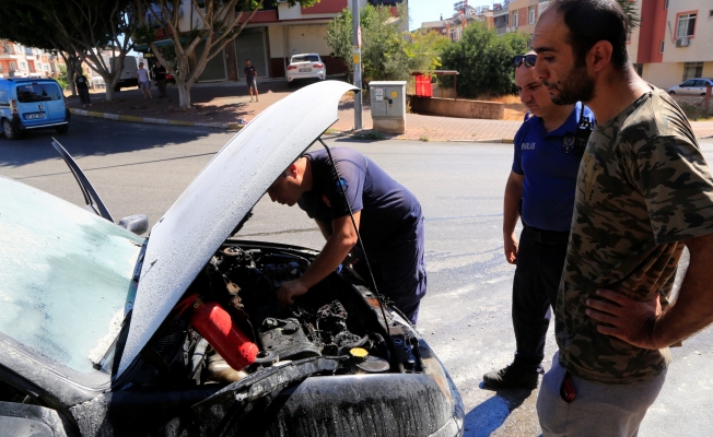 Burnuna gelen benzin kokusu sonrası aracı alev aldı