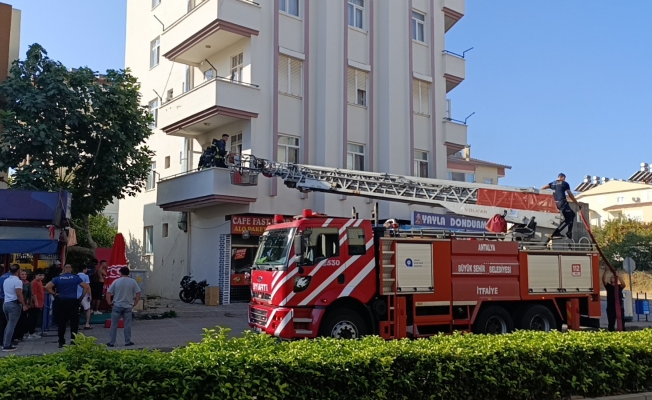 Patates kızartırken ocakta unutulan tava yangına neden oldu