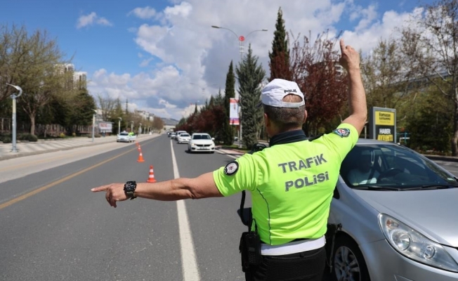 Çakar lamba denetimi 10 araç trafikten men edildi