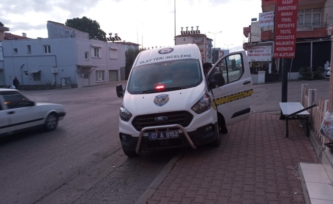 Antalya’da markete gece yarısı silahlı saldırı