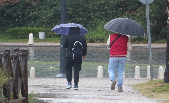  Turuncu kodla uyarılan Antalya güne yağışla başladı