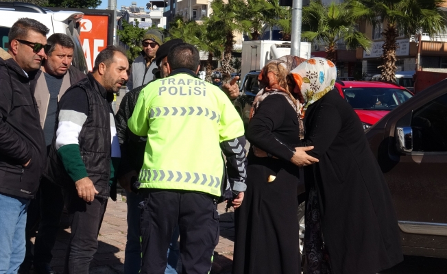 Kızlarının kaza yaptığını duyan anne-babayı polis sakinleştirdi