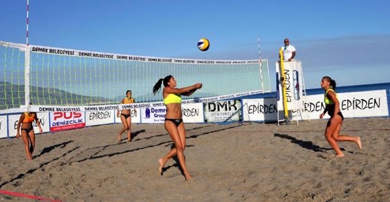 Demre'de plaj voleybolu heyecanı