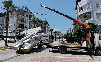  Tekne kazası kara yolunu kapattı