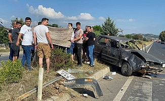 Yaralıları güneşten korumak için battaniye kullandılar