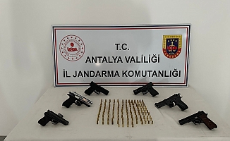  Antalya’da 6 adet ruhsatsız tabanca ele geçirildi