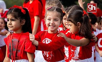 Antalyalı miniklerden Cumhuriyet’in 100’üncü yılına özel koreografi