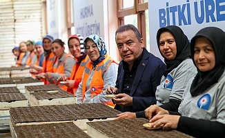 Başkan Böcek’ten personeline 100. Yıl ikramiyesi