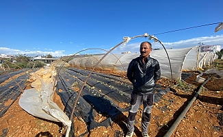 Antalya'da fırtına seralara da zarar verdi