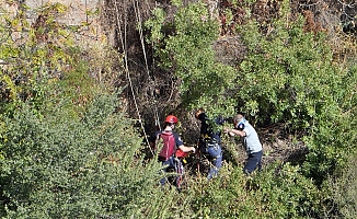 Tansiyonu düştü, 15 metrelik falezlerden düştü