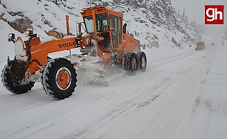 Antalya-Konya kara yolunda kar yağışı devam ediyor