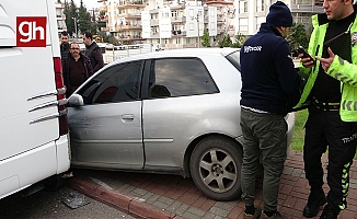 Kaldırımdaki çöp konteynerleri şarampole yuvarlanmasını önledi!