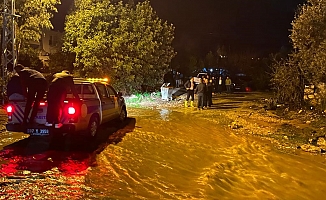 Kaş'ta bir camiyi su bastı, küçükbaş hayvanlar telef oldu