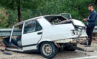 Tırla çarpışan Tofaş ortadan ikiye ayrıldı