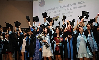 AÜ’de 199 hemşire mezun oldu