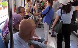 Tramvayda yolcular arasında hayvanseverlik tartışması