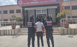 Alanya'da 25 yıl kesinleşmiş hapis cezasıyla aranan şahıs yakalandı