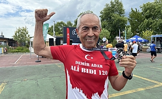 'Demir Adam' lakaplı 75 yaşındaki Ali Bıdı, Triatlon Türkiye Kupası'nda ikinci oldu