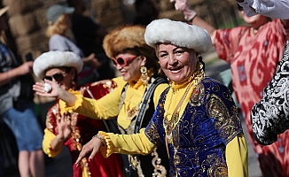 Antalya caddeleri Yörük Göçü'yle şenlendi