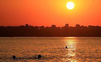 Güneşin doğuşunu denize girerek karşıladılar