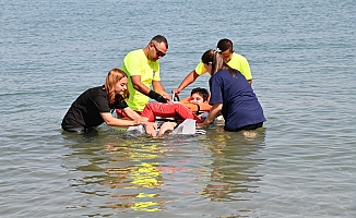 Manavgat Belediyesi özel gereksinimli bireyi denizle buluşturdu