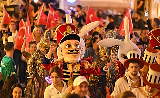 Kaleiçi Old Town Festivali geleneksel korteji Antalya sokaklarını renklendirdi