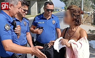  Polis ekiplerinin trafikteki bikinili genç kadınla imtihanı