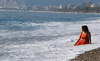 Antalya'da deniz suyu hava sıcaklığını geçti