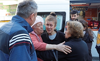 Balkondaki sprey kutuları patladı, mahalleli sokağa döküldü